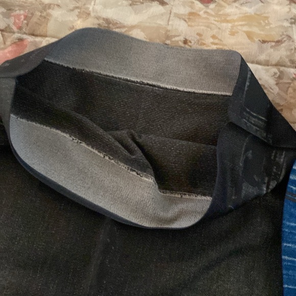 Size small 2 pairs of stretch pants, Levi looking, new never worn. - Picture 4 of 7